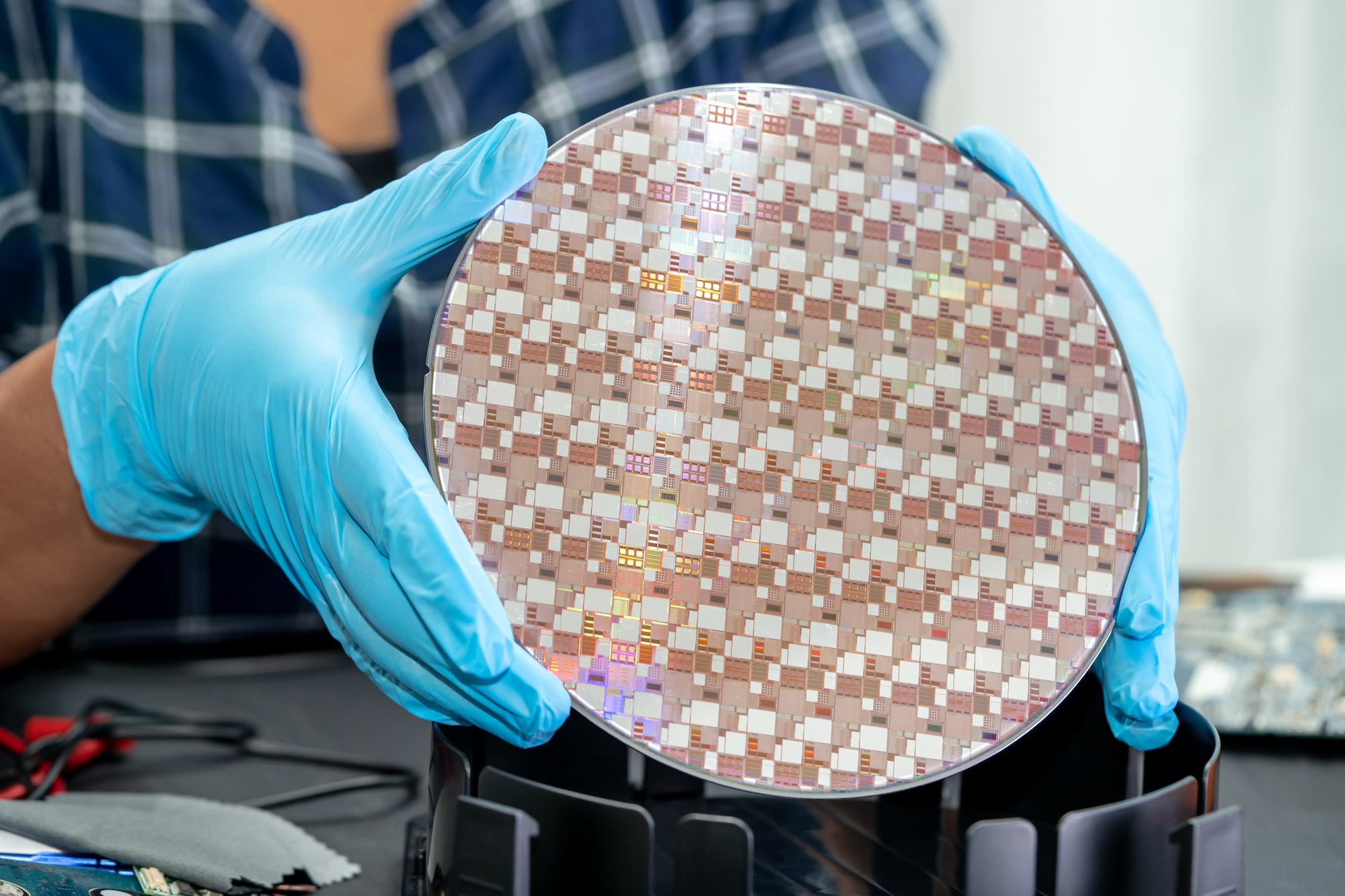 Silicon wafer for manufacturing semiconductor of integrated circuit.